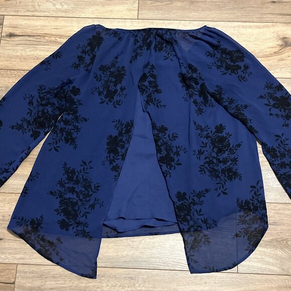 Torrid Floral Chiffon Blouse SZ 00 (Large) Blue Black Tulip Back Pullover - Picture 11 of 11
